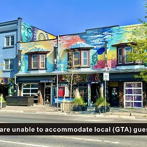 Gasthof The Only Backpacker's (adults Only), Toronto