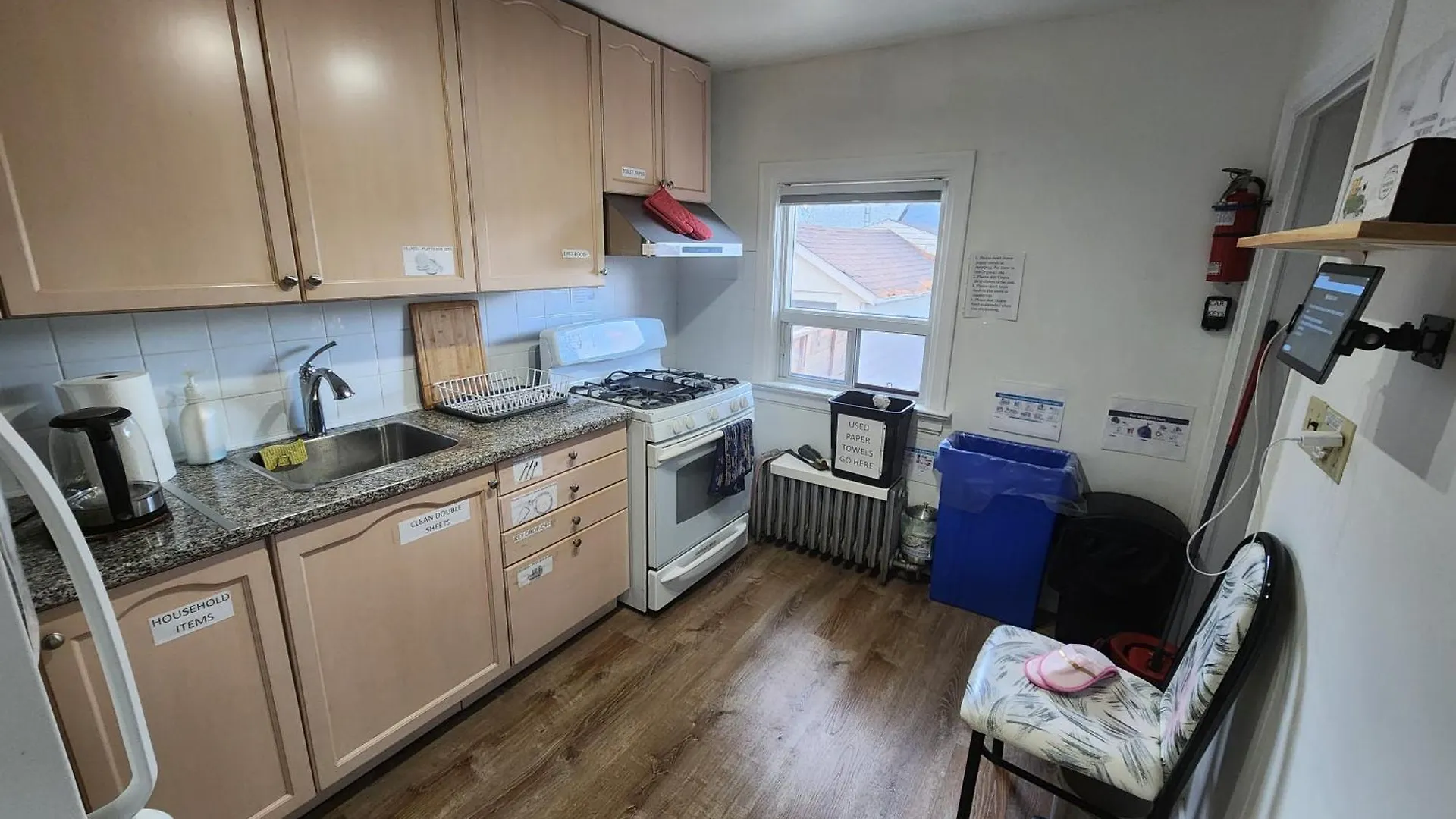 Affordable/Quiet Private Room Toronto Guest house